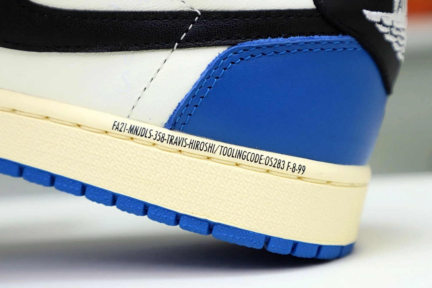 SCOTT 1 AIR FRAGMENT X JORDAN TRAVIS LOW DESIGN X 0311